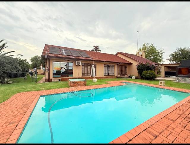 4 BEDROOM HOUSE FOR SALE IN VANDERBIJLPARK SE 7